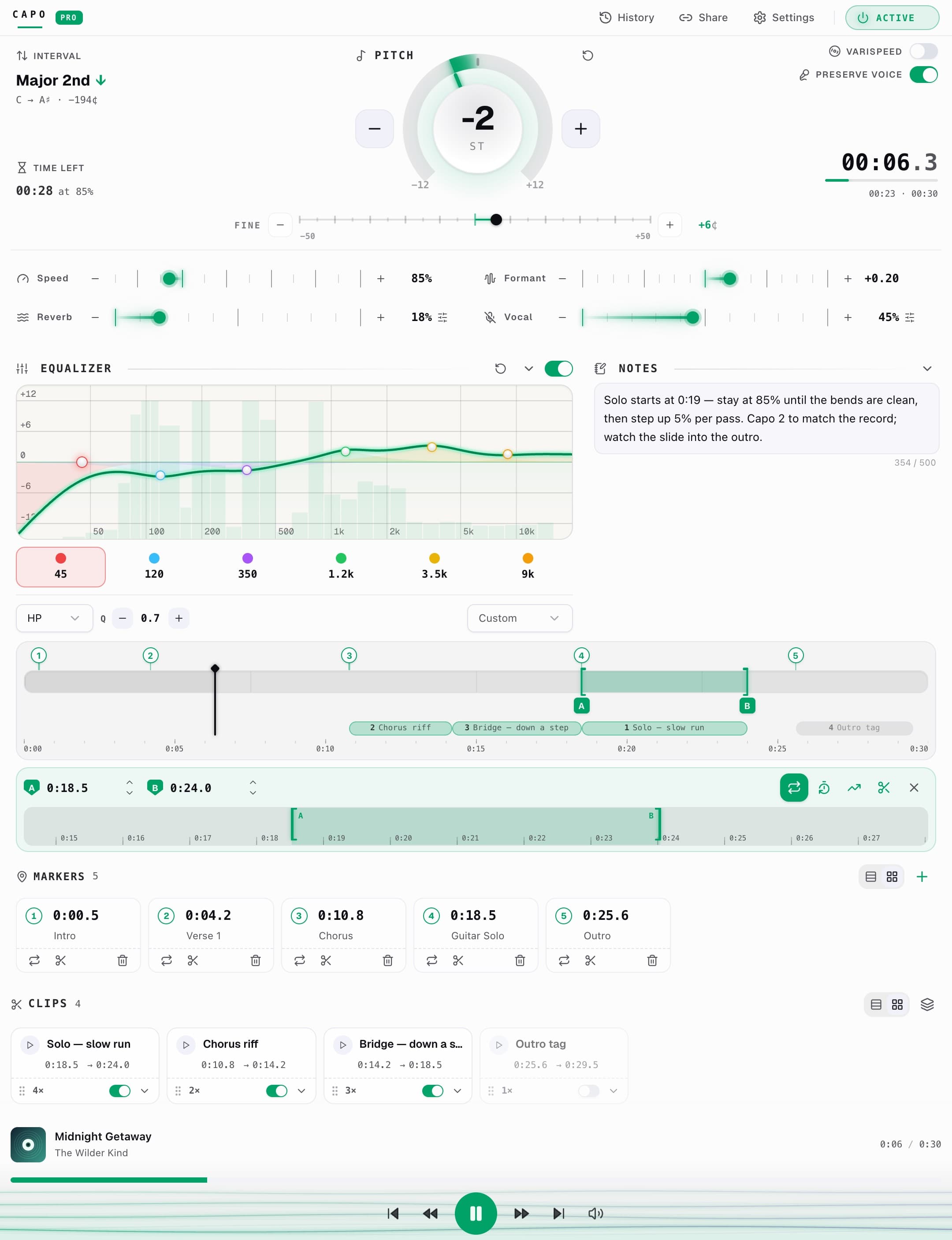 Capo Pro 워크스페이스: 피치 다이얼, 이펙트 스트립, 6밴드 EQ, 메모, 루프 확대경이 있는 타임라인, 마커와 클립